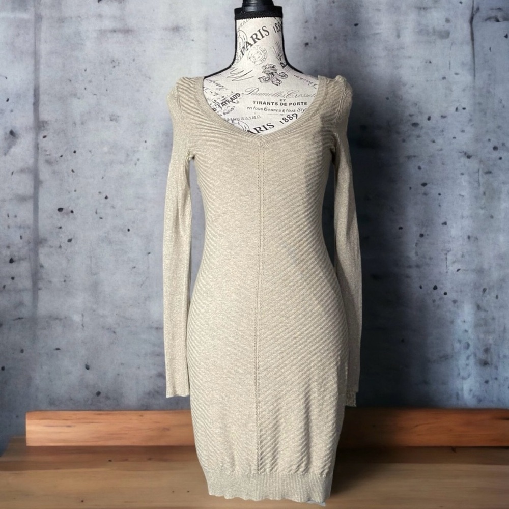 🍓 4 for $25 Victoria's Secret XS
sweater dress